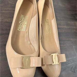 Salvatore Ferragamo Nude Patent Leather Flats with Bow in Amaretti